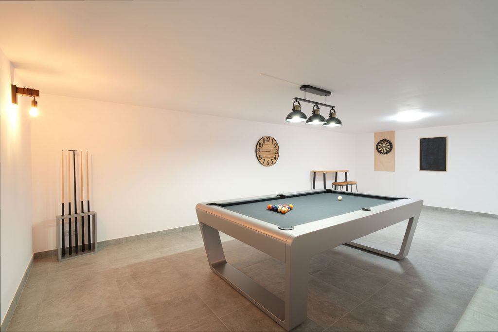 villa 2 pool table 3