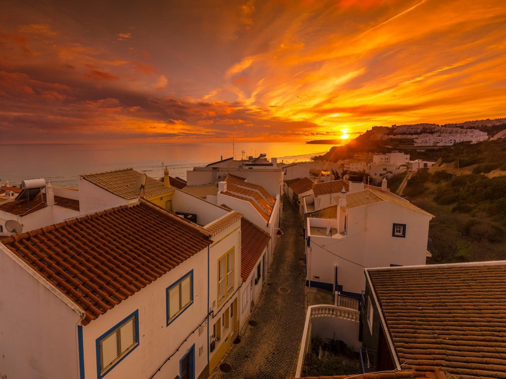 Rua dos Pescadores and sunset