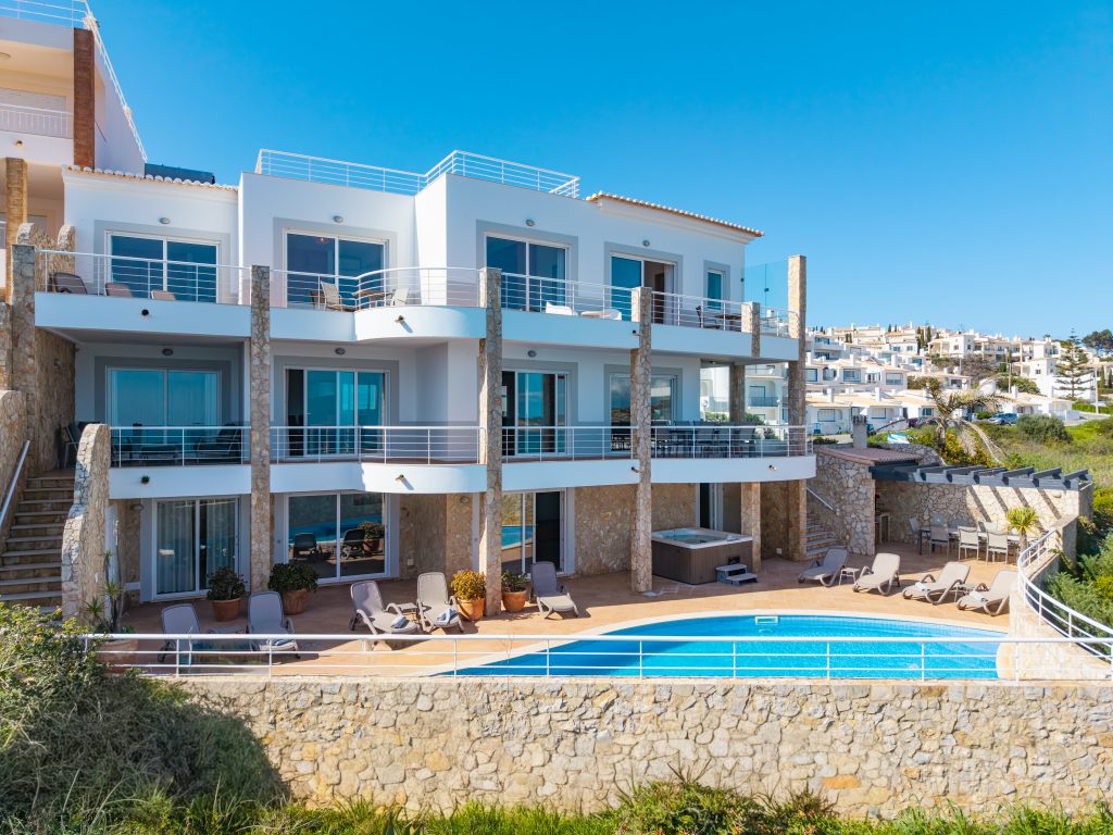 Casa das Estevas - Beachfront Algarve villa