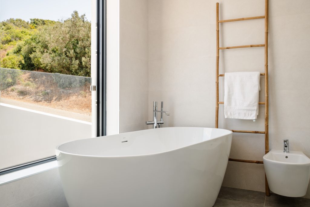 Luxury freestanding bath