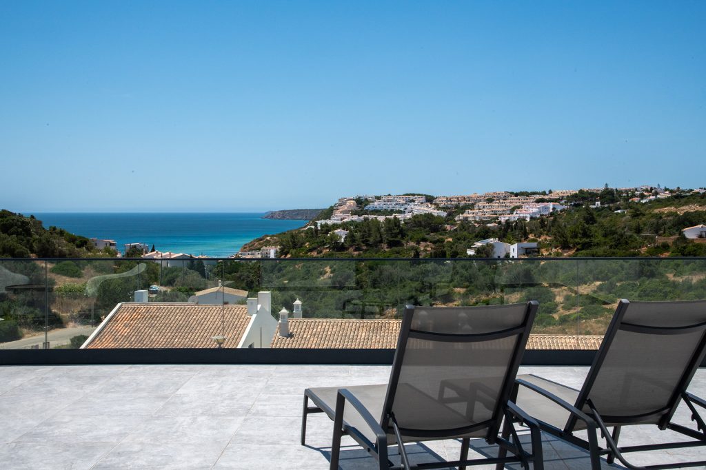 Oceanfront Algarve holiday villa