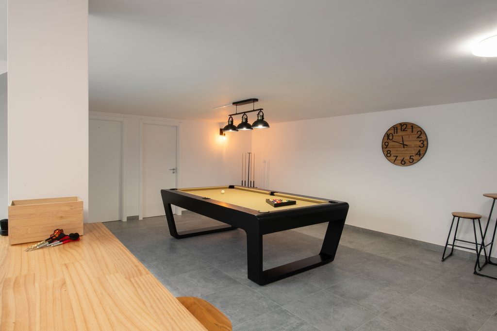 Oceanfront Algarve holiday villa with games room