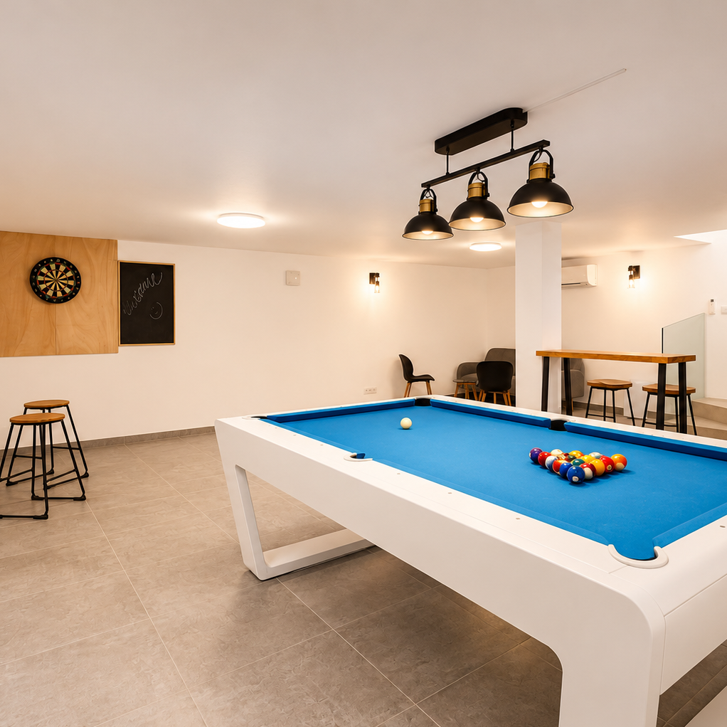 Villa Praia Dourada's pool table and games room